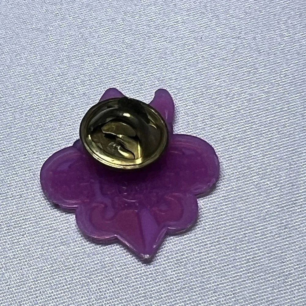Kentucky Derby Festival Pegasus Pin 2012 Purple Plastic‎ vintage Churchill Downs